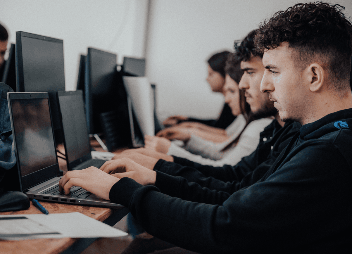 Salla e Shkencave Kompjuterike në kampusin e UNI-t