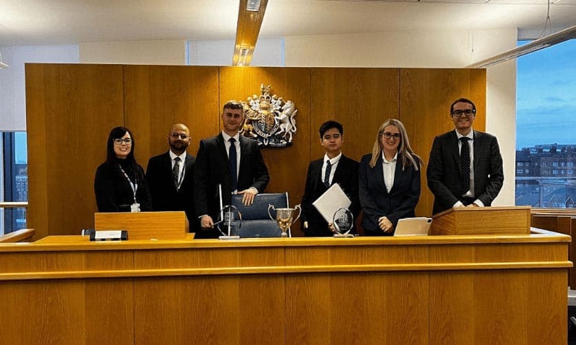 Studente te juridikut te LJMU ne gare mooting